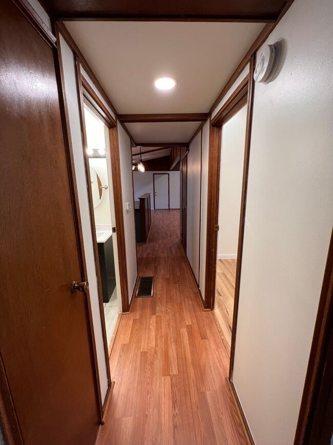 Building Photo - $2,300 | 5 Bedroom, 2 Bathroom HOUSE | Pet...