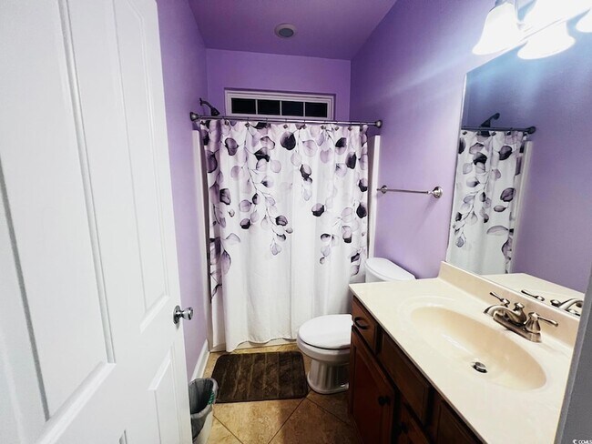 Building Photo - 584 Summerhill Dr