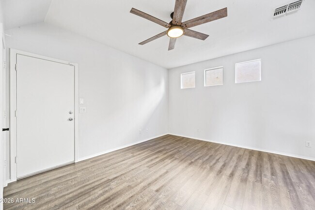 Building Photo - 1516 E Mobile Ln