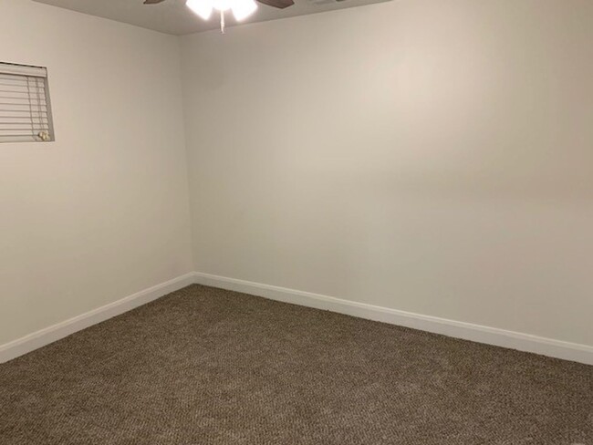 Building Photo - Remodeled 3 bedroom, 1 bathroom Downstairs...