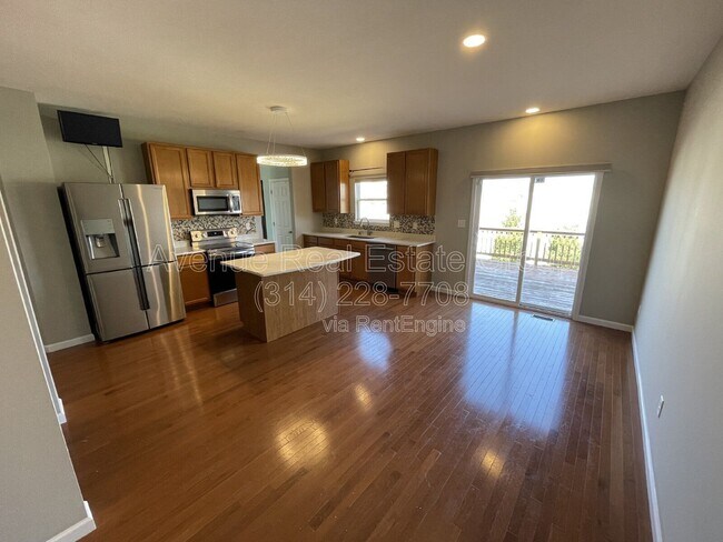 Building Photo - 5533 Emerald Pl Dr