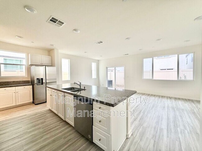 Building Photo - 25161 Harmony Ave