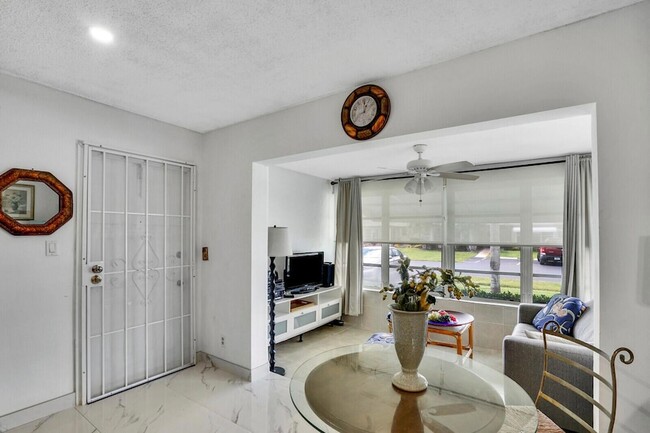 Building Photo - 1317 High Point Way SE