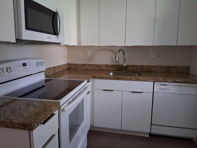 Building Photo - 109 Gardens Dr