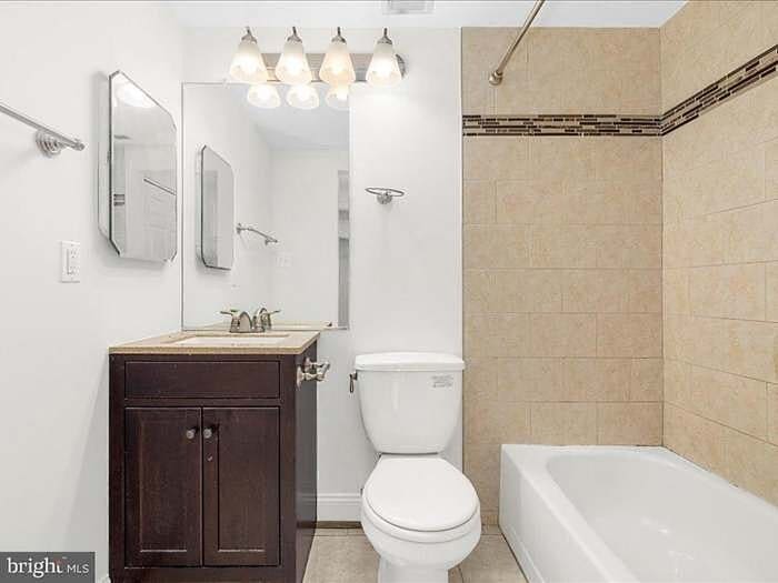 Building Photo - 723 S Charles St