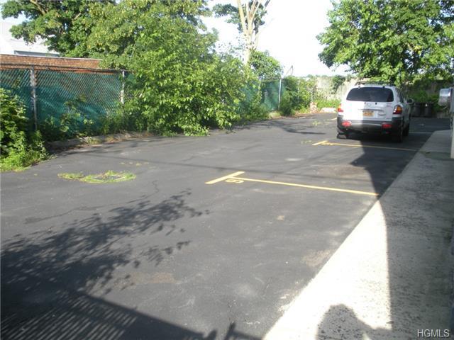 Building Photo - 132 Voss Ave