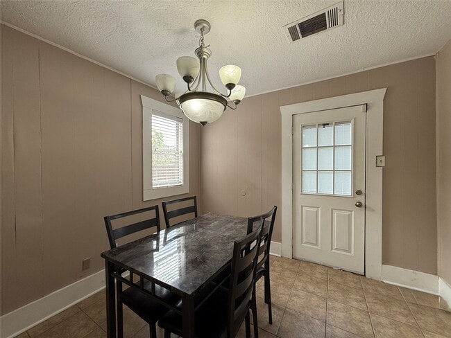 Building Photo - 2519 Paul Quinn St