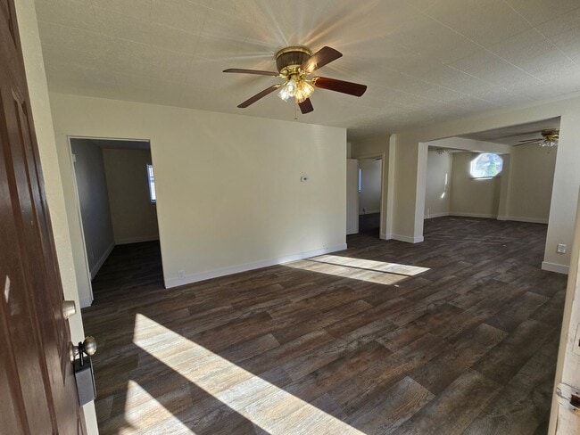 Building Photo - Northside Spokane! Available Now! Move In ...