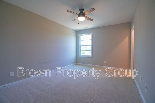 Building Photo - 2220 Oldenburg Ln