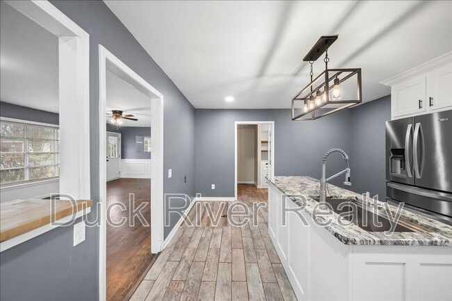 Building Photo - 406 7th St