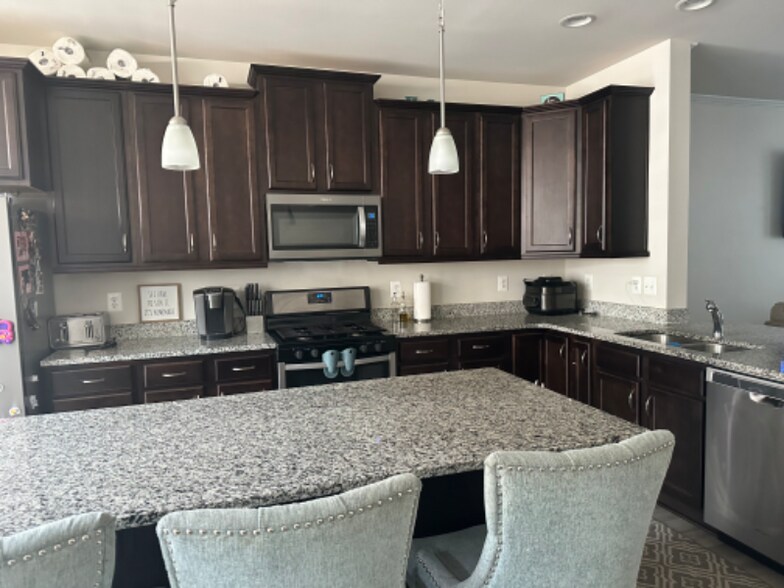 Building Photo - 3011 Osprey Way N