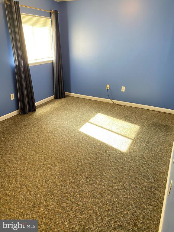 Building Photo - 517 Kingdom Ct