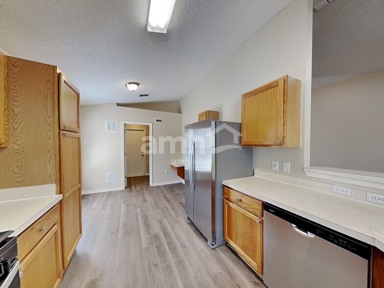 Building Photo - 16027 Dorchester Blvd