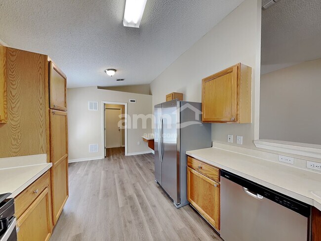 Building Photo - 16027 Dorchester Blvd