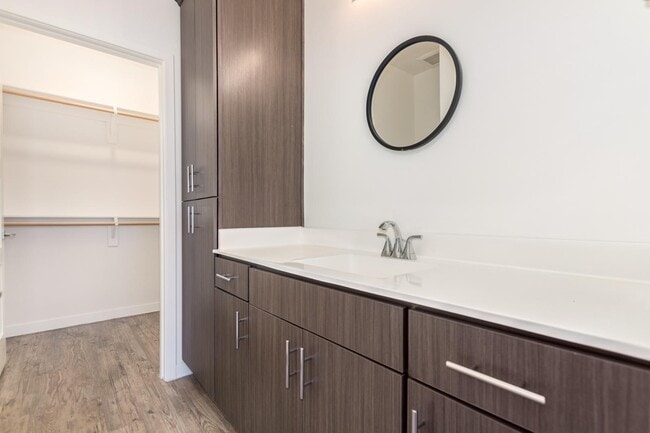 Building Photo - 2063 E Lemon St