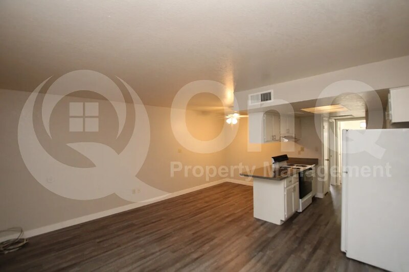 Building Photo - 3004 E Waltann Ln