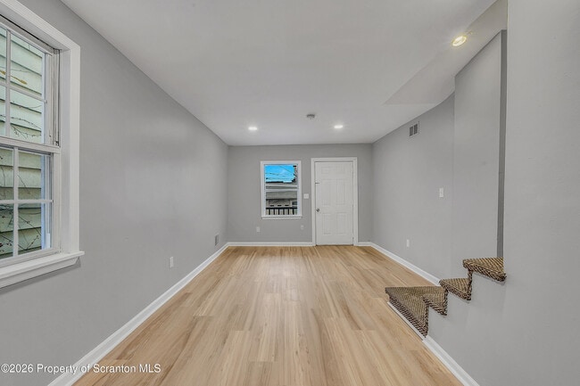 Building Photo - 1009 W Lackawanna Ave