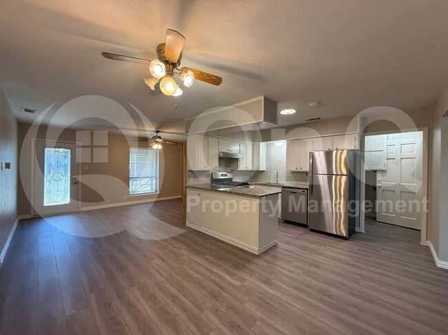 Building Photo - 362 S Shore Pl