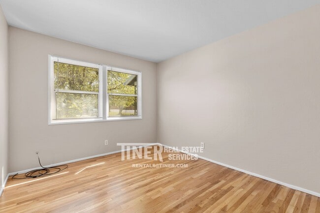 Building Photo - 2501 Laurence Ave