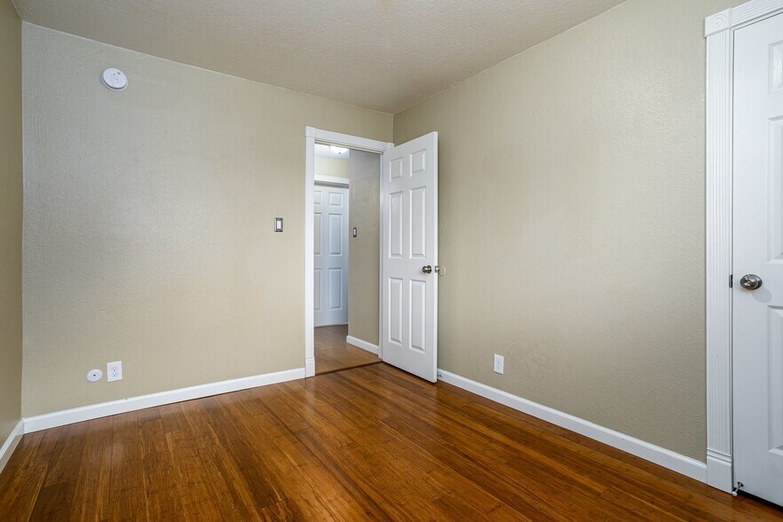 Building Photo - 2217 9th St