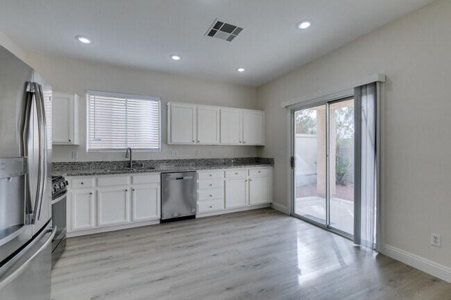 Building Photo - Charming 4 Bedroom, 3 Bathroom Home Near S...
