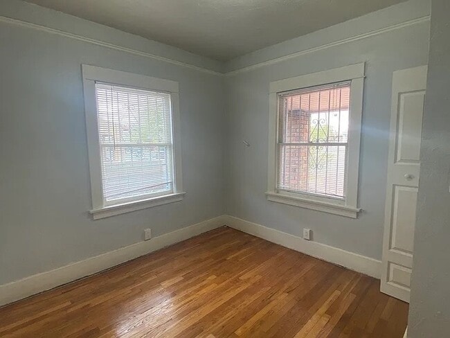 Building Photo - 322 N Cherry Ave