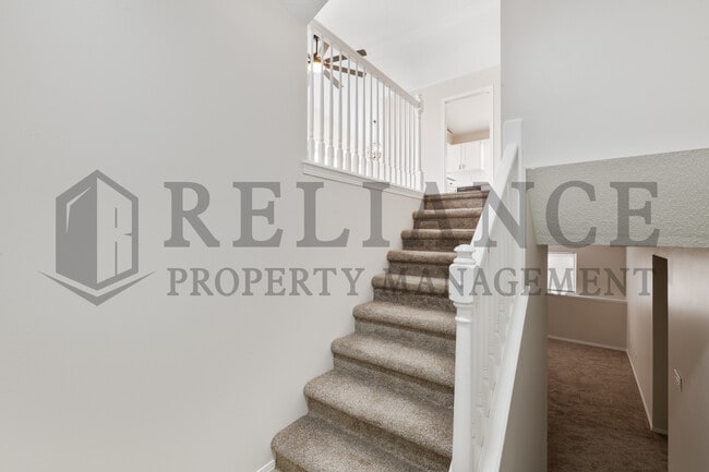 Building Photo - 215 Peachwood Dr