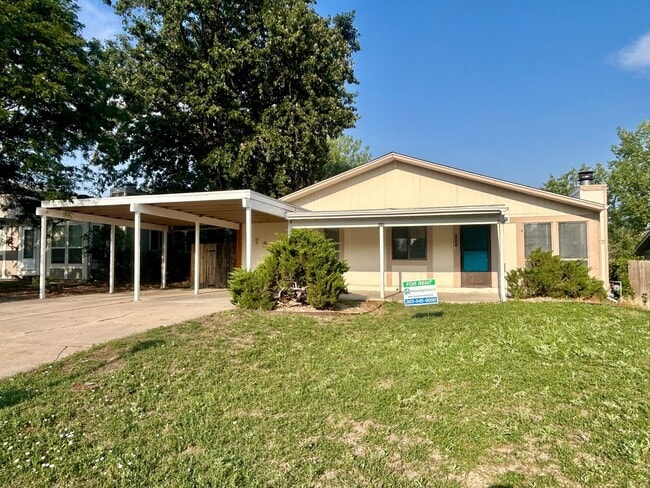 Building Photo - 1732 Cambridge Dr