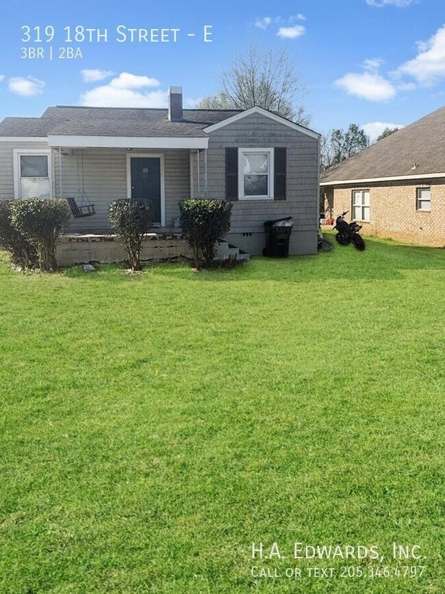 Building Photo - 319 18th St