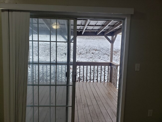 Building Photo - 2084 White Pine M H P Rd