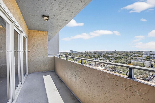 Building Photo - 1625 SE 10th Ave