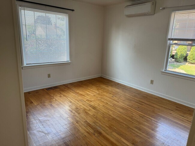 Building Photo - 4 Bedroom 2 Bathroom Mount Vernon House Cl...