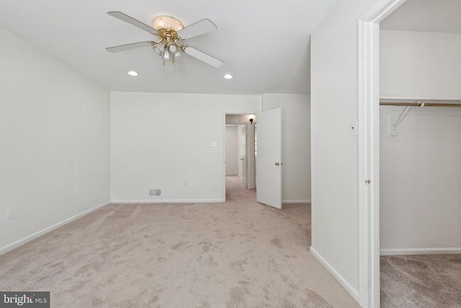 Building Photo - 3881 Persimmon Cir