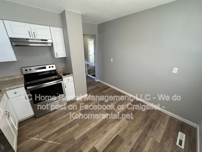 Building Photo - 10906 W 95th St