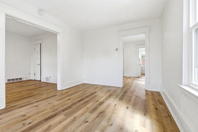 Building Photo - 2935 E 121st St