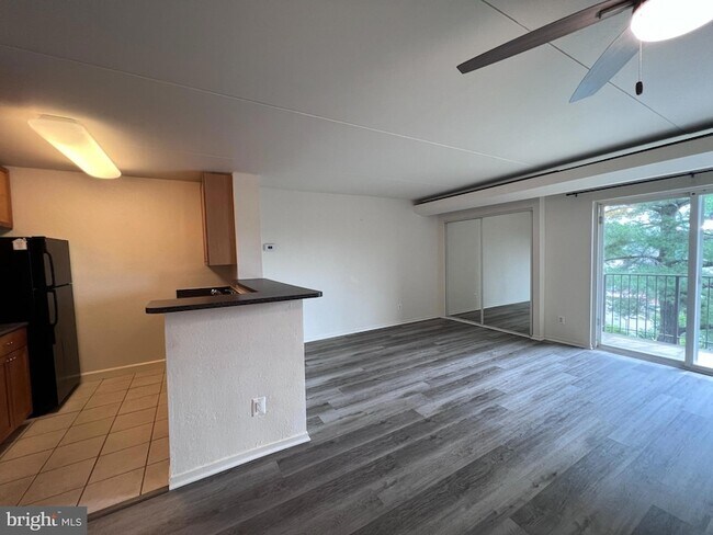 Building Photo - 75 S Reynolds St