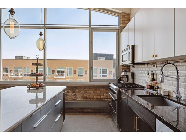 Building Photo - 700 N Washington Ave