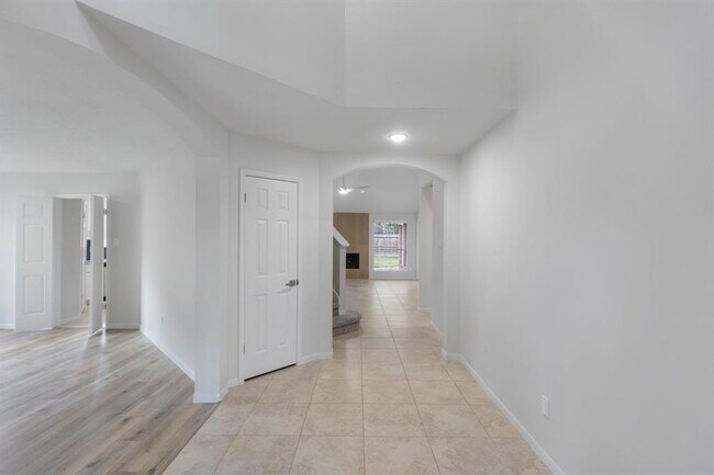 Building Photo - 1815 Moston Dr