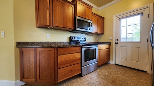 Building Photo - Elegant Stephens Pointe Condominiums