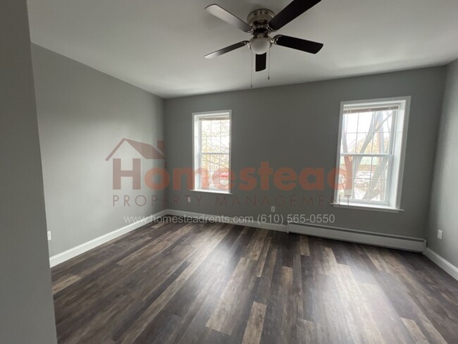 Building Photo - 806 DeKalb St