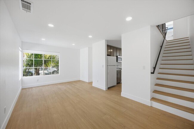 Building Photo - 1040 Gardena