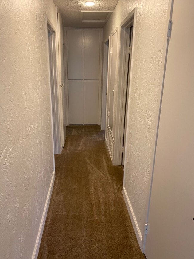 Building Photo - Poway Townhome @ Pomerado Pines!
