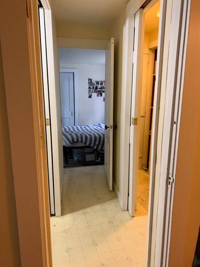 Building Photo - 312 Colchester Ave