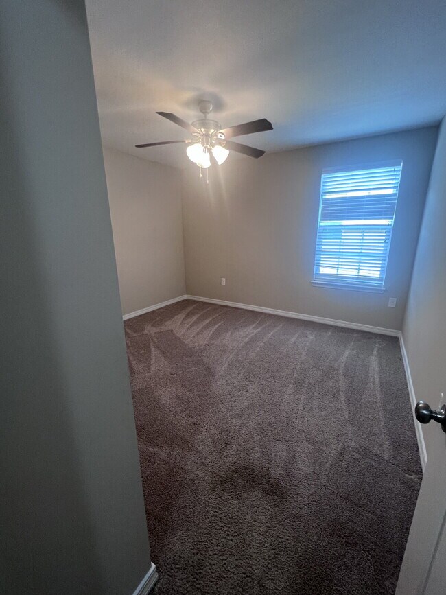 Building Photo - 426 Eisenhower Dr