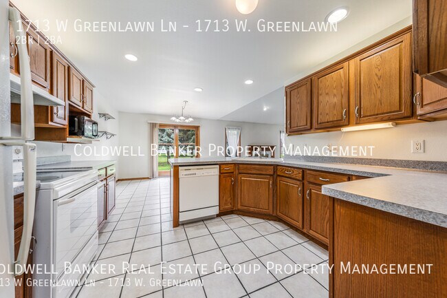 Building Photo - 1713 W Greenlawn Ln