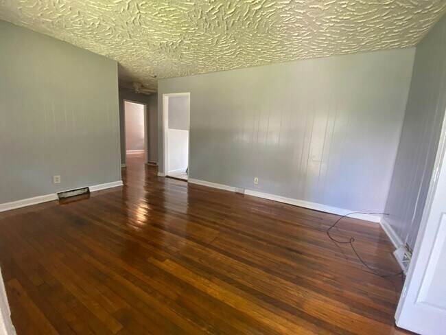 Building Photo - 3602 Rose Dr