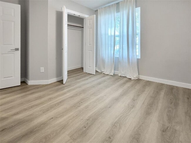 Building Photo - 804 Kavanagh Dr