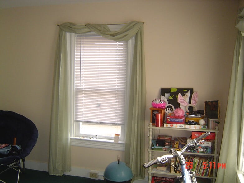 Building Photo - 172 S Branch St