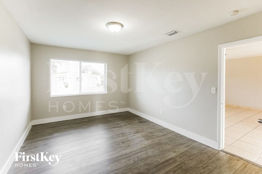 Building Photo - 18000 NW 6th Ct