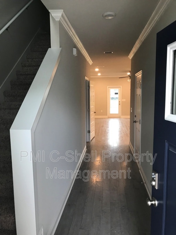 Building Photo - 357 S E St